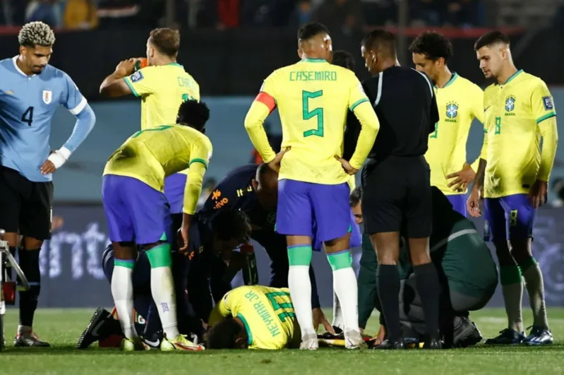 Chấn thương ACL và sụn chêm năm 2023 khiến Neymar phải phẫu thuật và nghỉ thi đấu dài hạn.