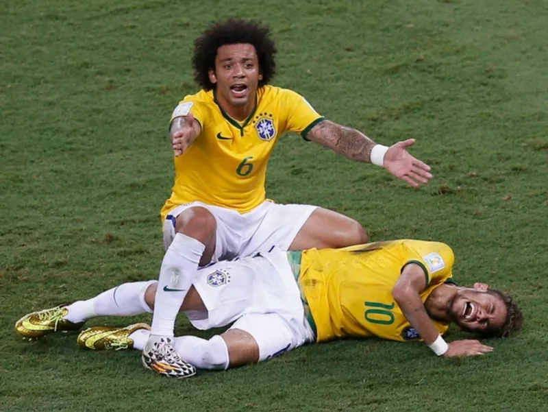 Chấn thương lưng tại World Cup 2014 là một trong những khoảnh khắc ám ảnh nhất sự nghiệp Neymar và người hâm mộ Brazil.