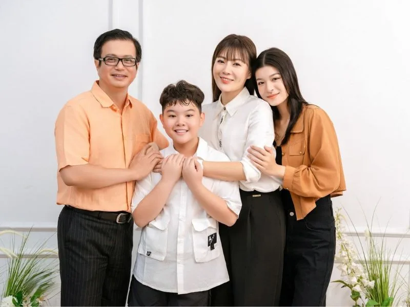 dien vien thanh huong hanh trinh tu san khau den vai dien tao dau an